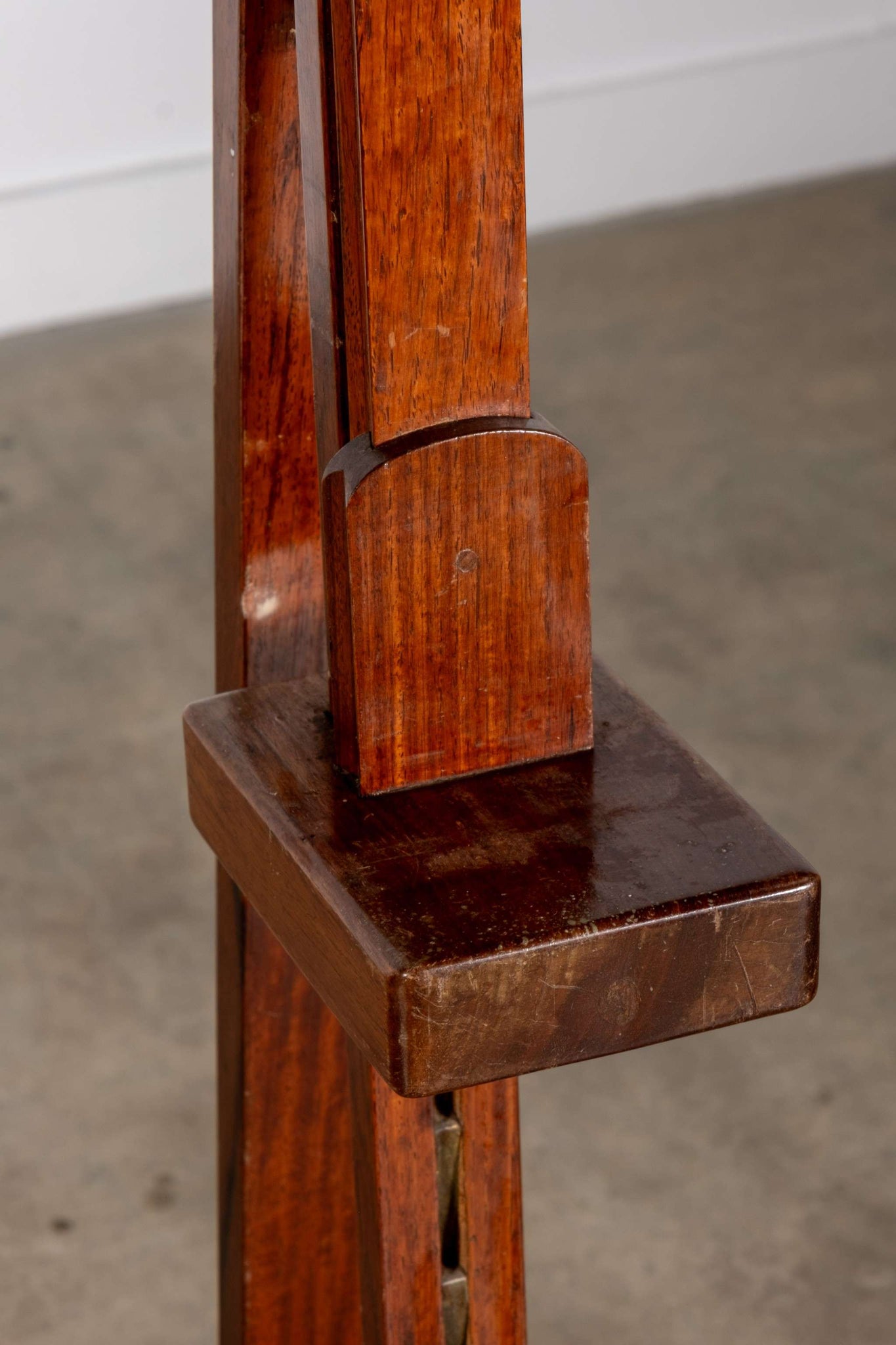 Swan Easel