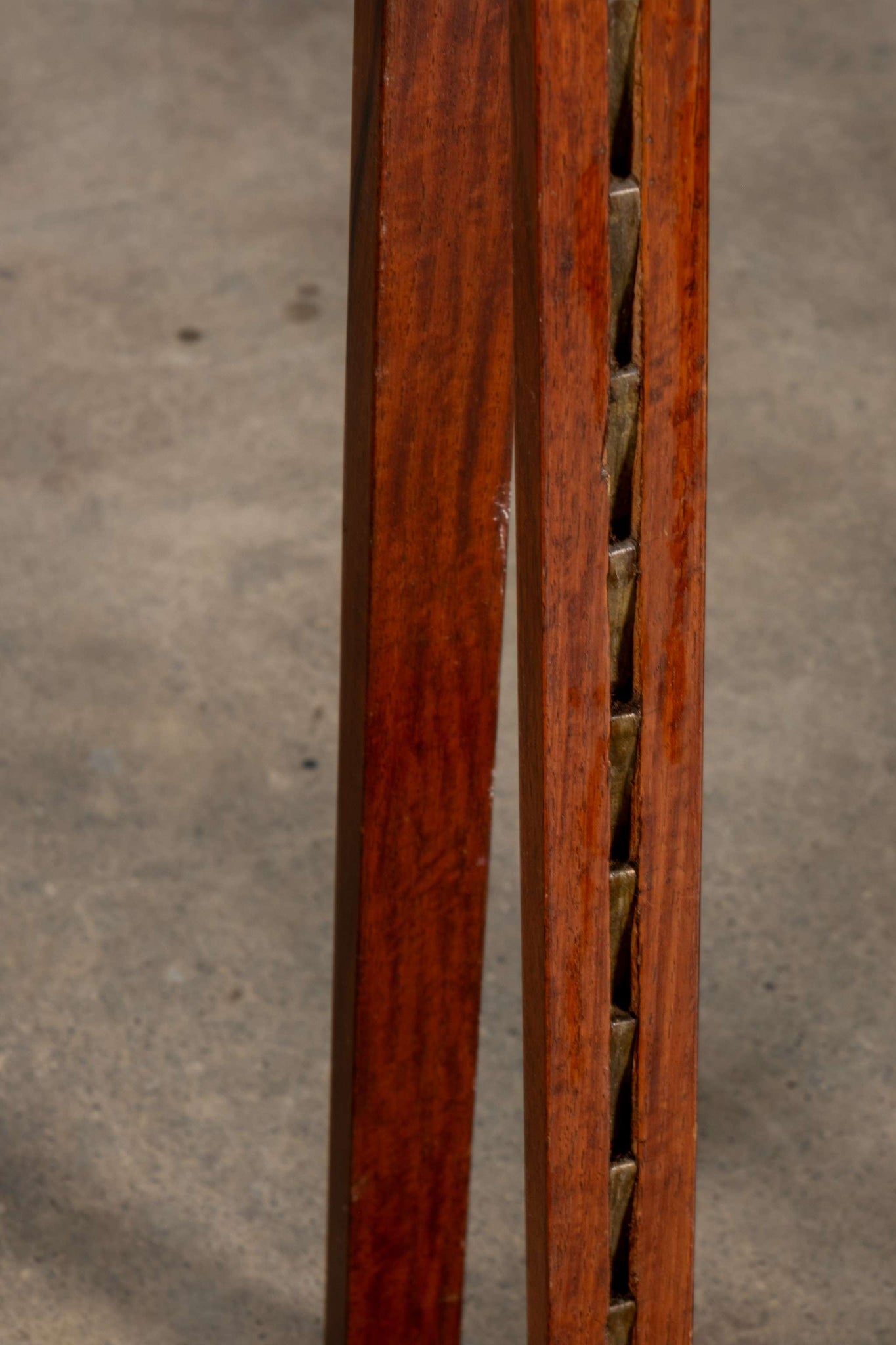 Swan Easel
