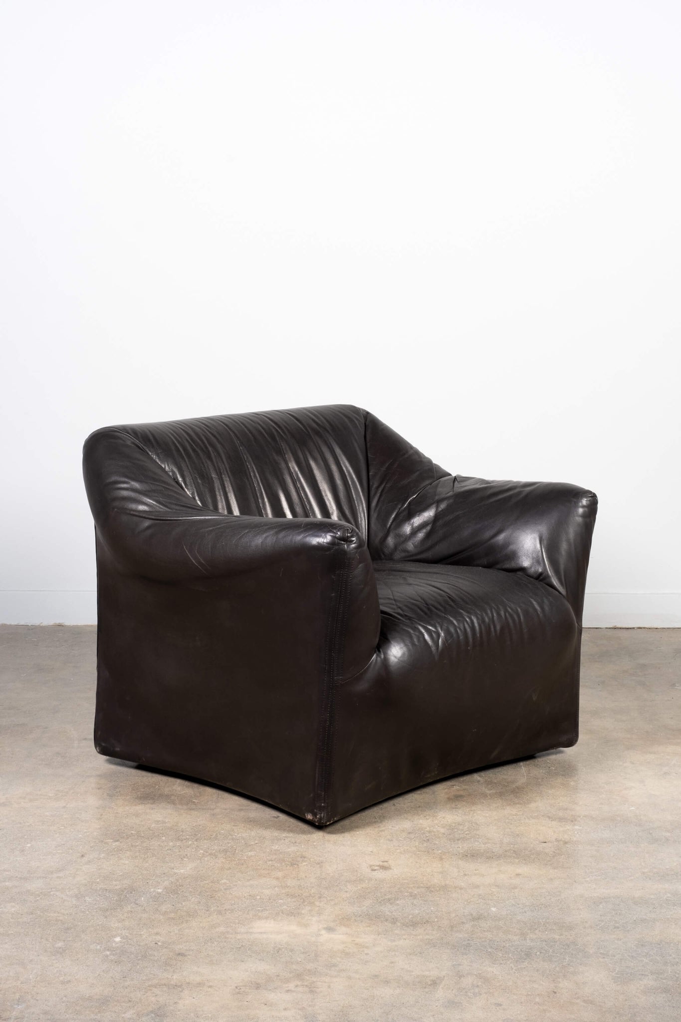 Vintage Black Leather Cassina Tentazione Armchair by Mario Bellini, angled front view