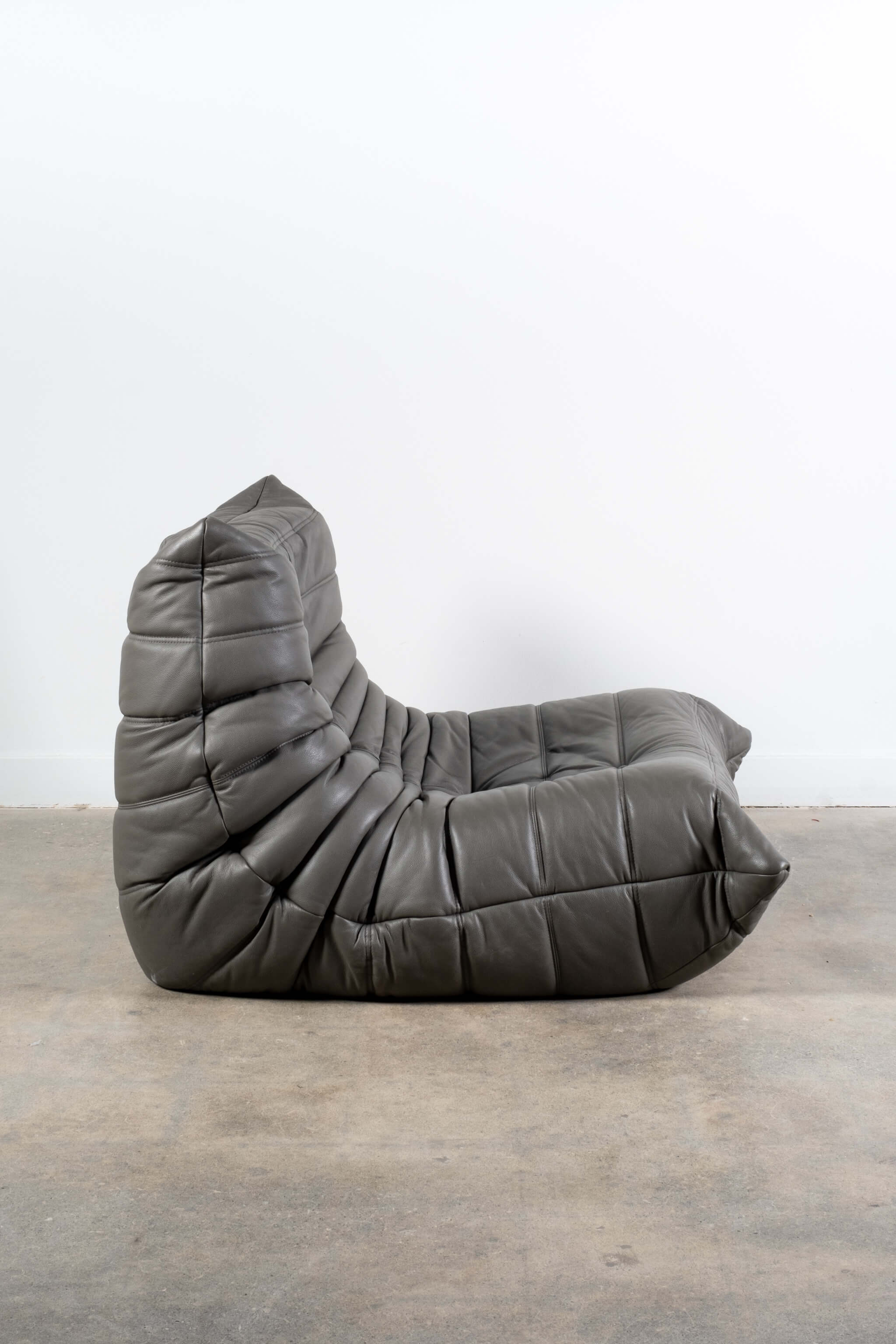 Togo One Seater Grey Leather Ligne Roset Michel Ducaroy | Bonne Choice