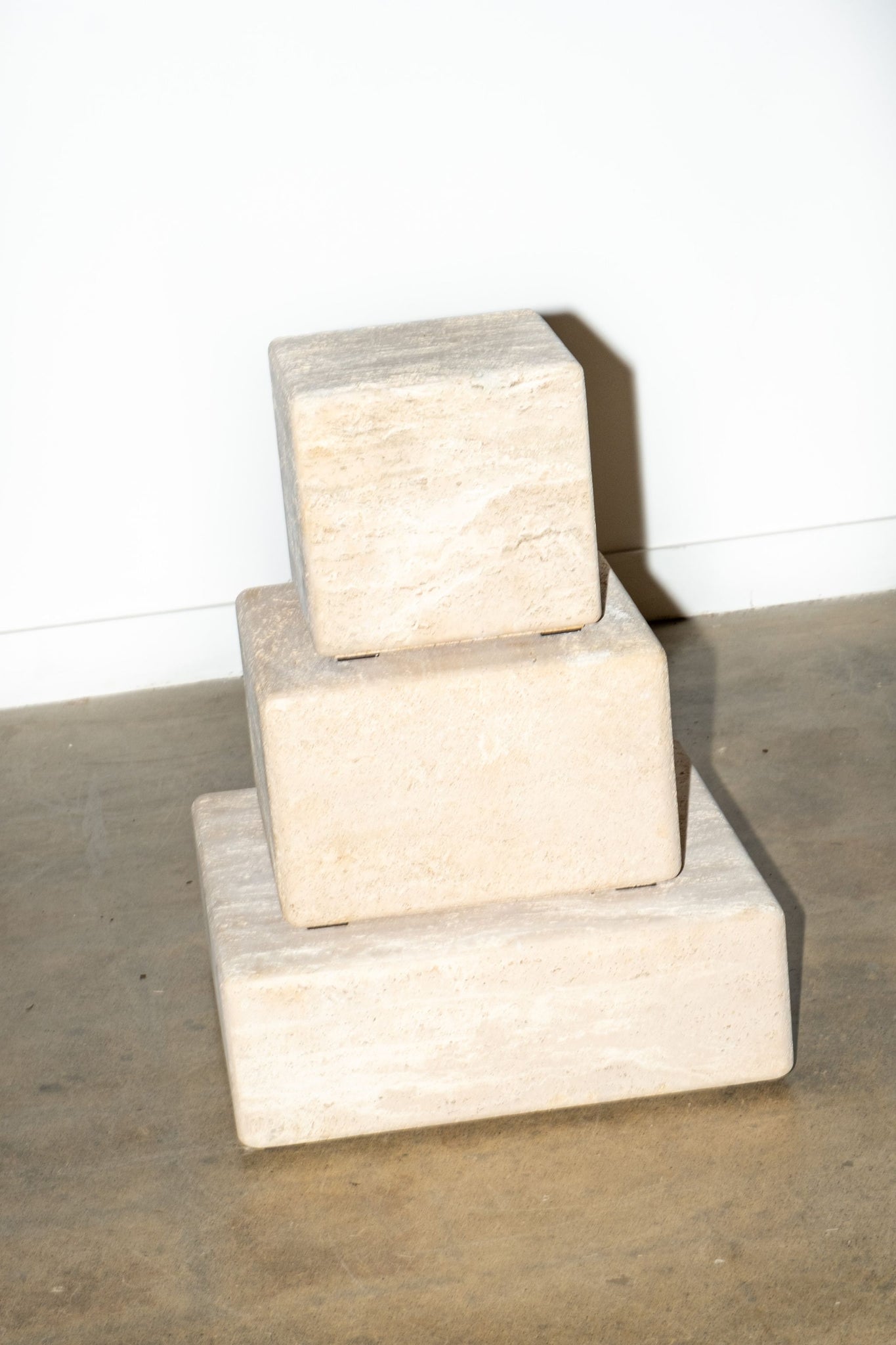 Travertine Cube 2 (cube/small) | Bonne Choice