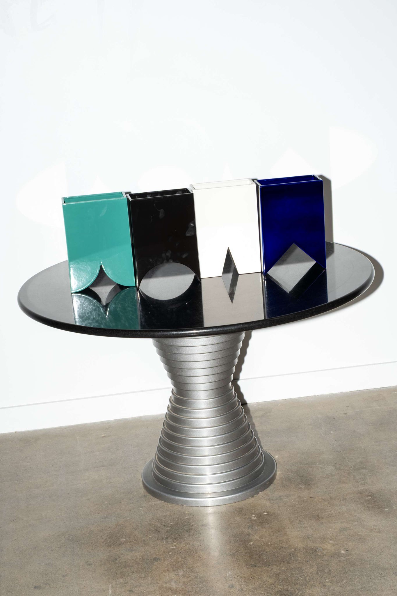 Black "Onda" Vase