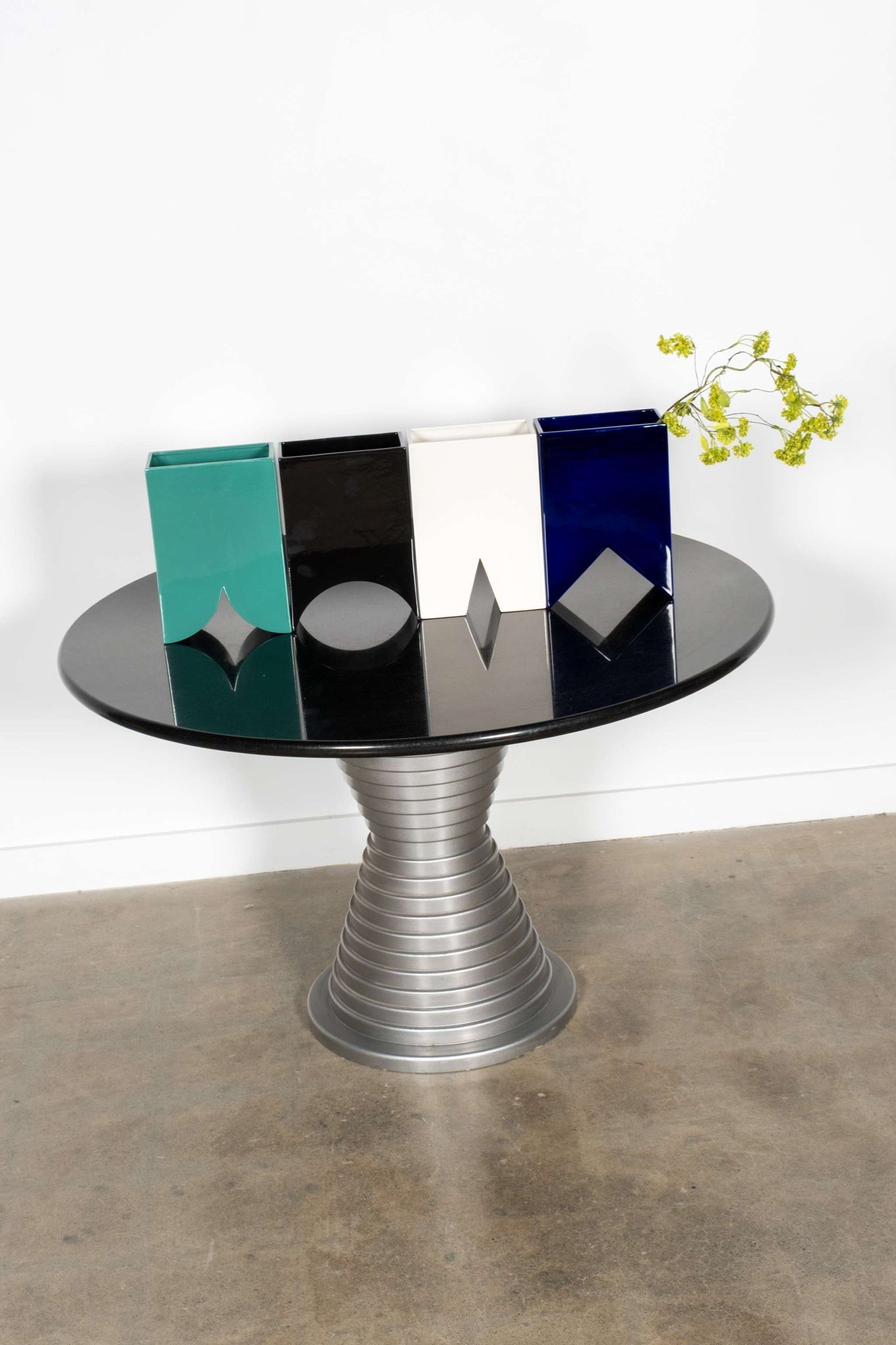 Black "Onda" Vase