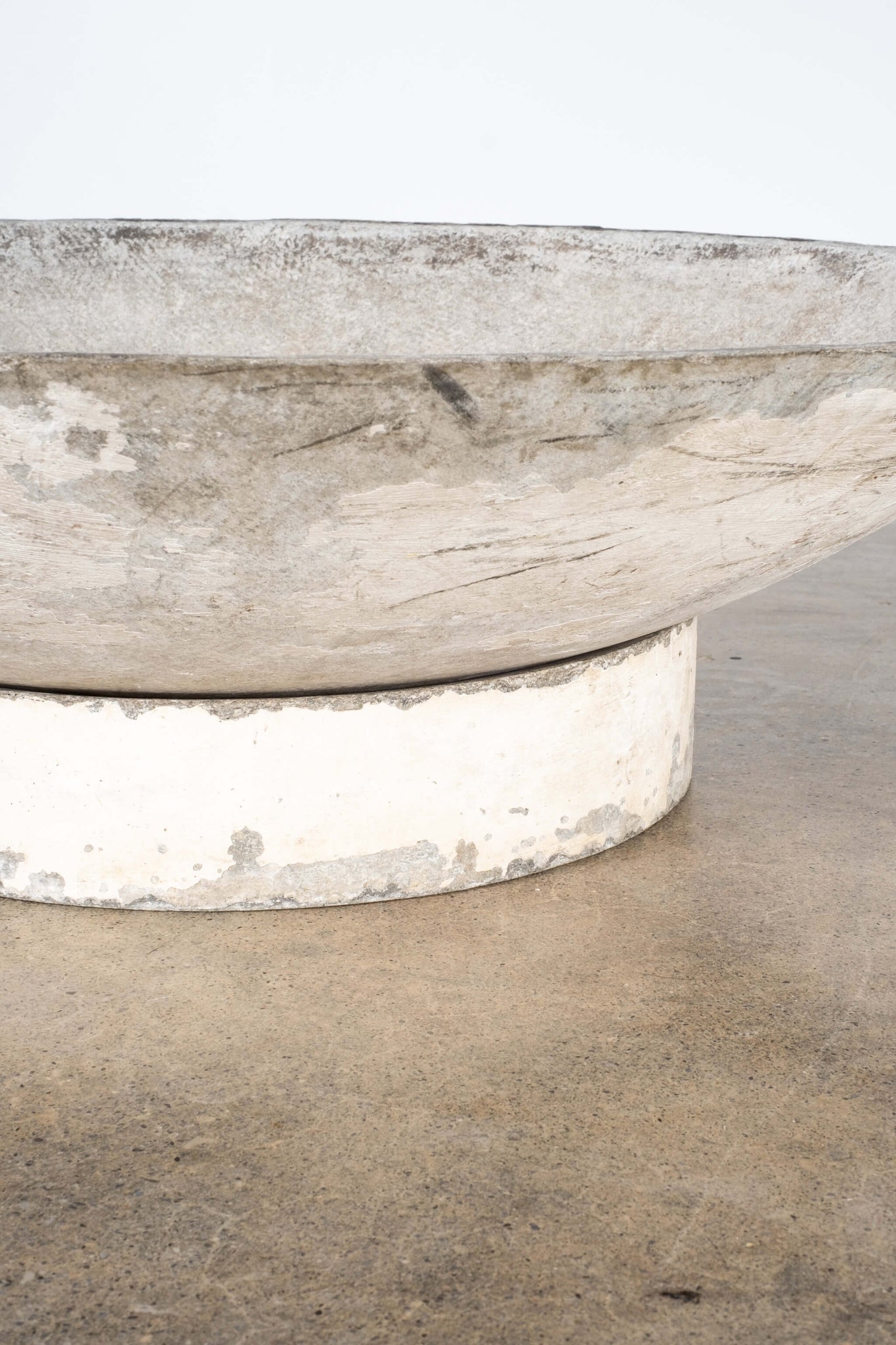 Large Vintage Concrete Saucer Planter on Stand Etex, base and underside detail