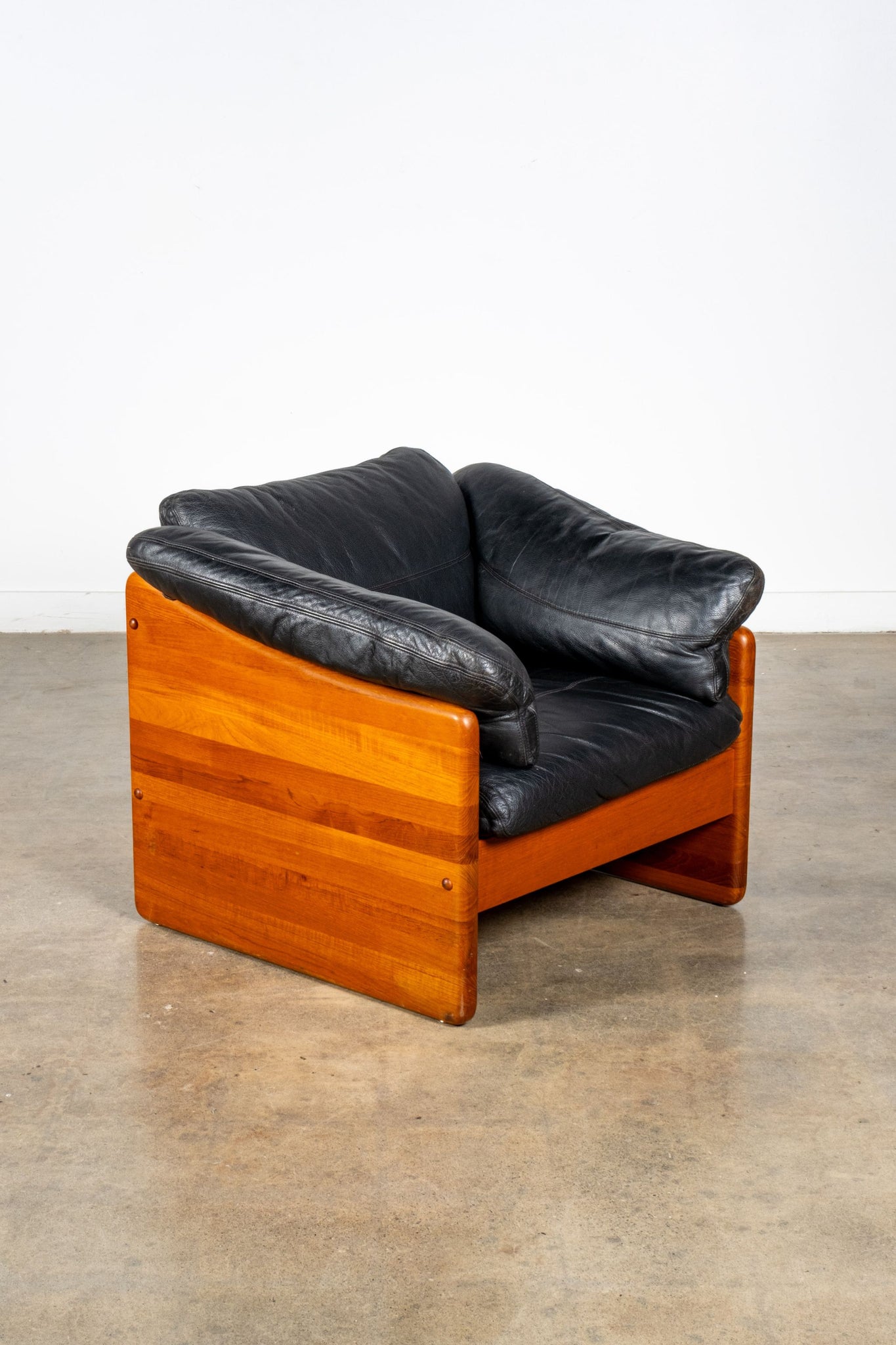 Wood And Leather Lounge Chair | Bonne Choice