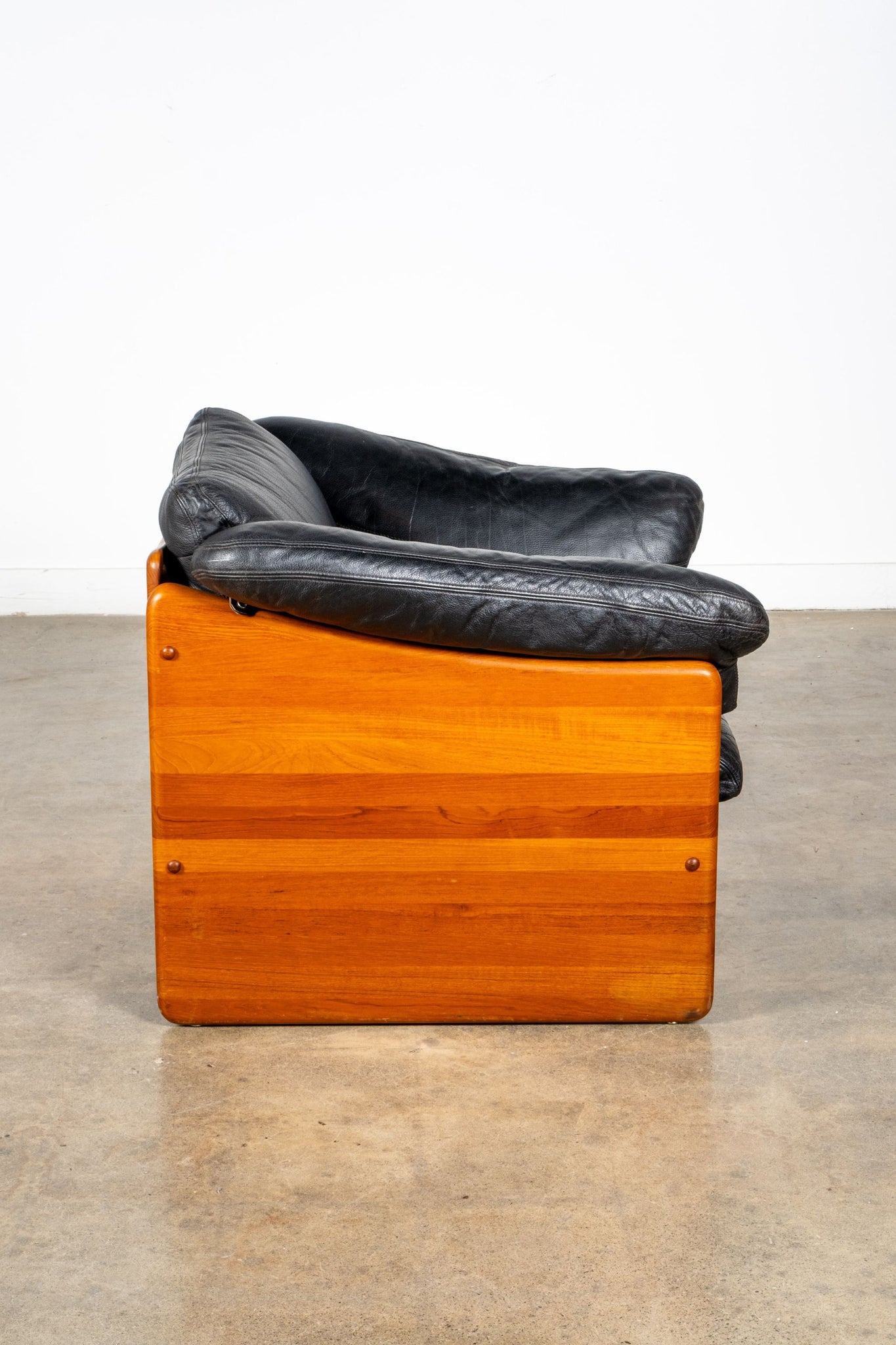 Wood And Leather Lounge Chair | Bonne Choice