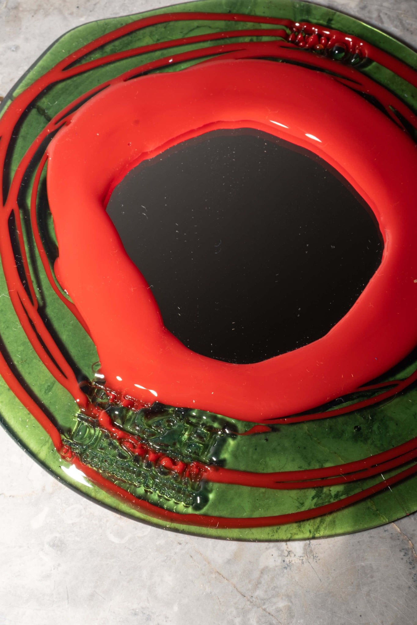 Green & Red XSmall Resin Mirror Round by Gaetano Pesce for Fish Design, detail view