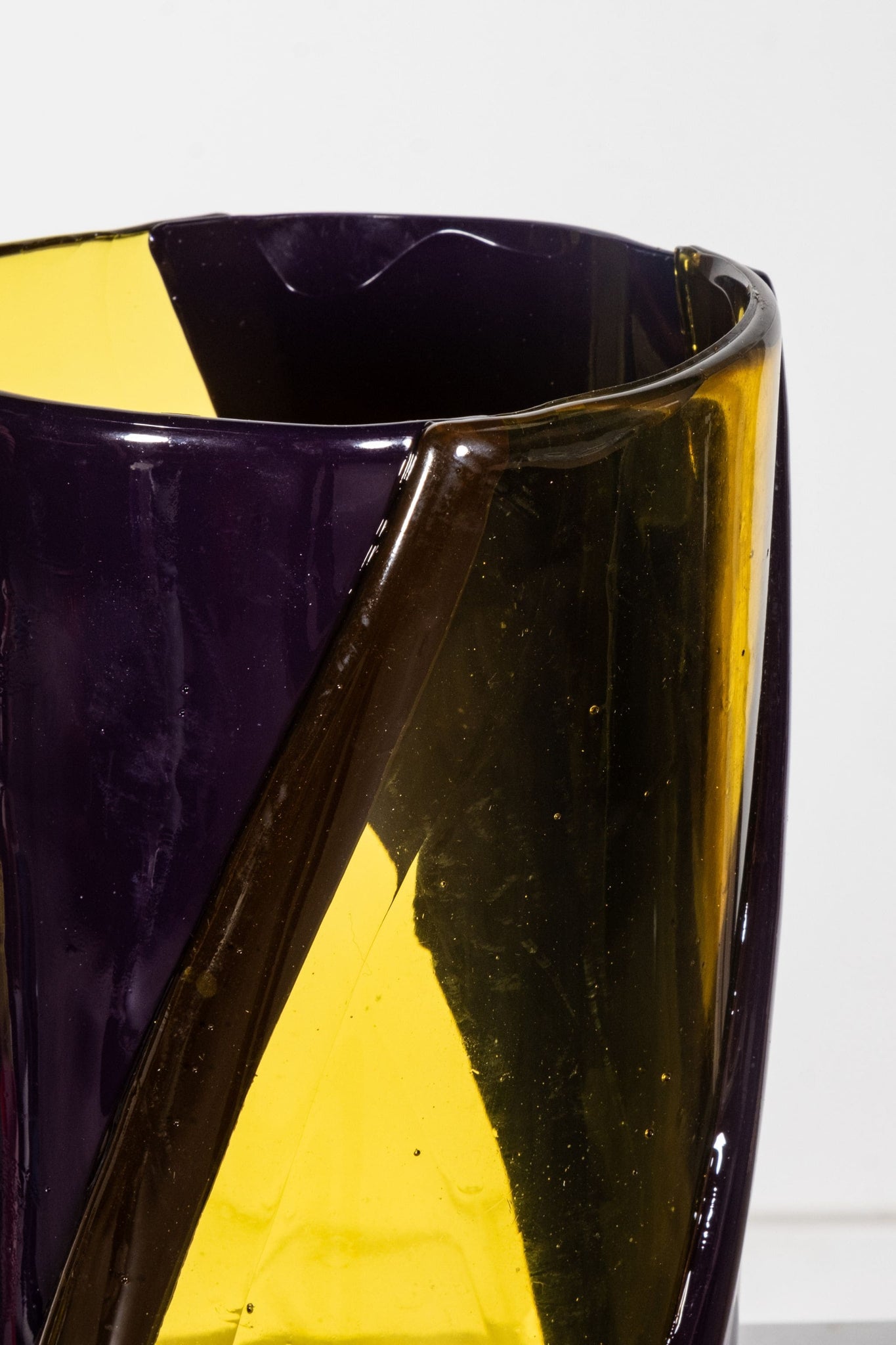 Corsi TWIRL VASE L Cl yellow/matt aubergine | Bonne Choice