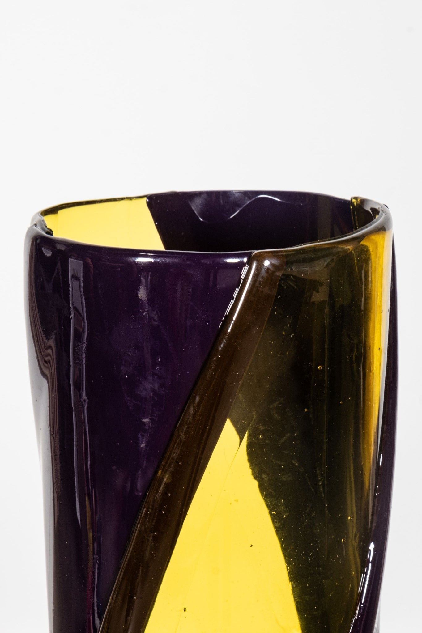 Corsi TWIRL VASE L Cl yellow/matt aubergine | Bonne Choice