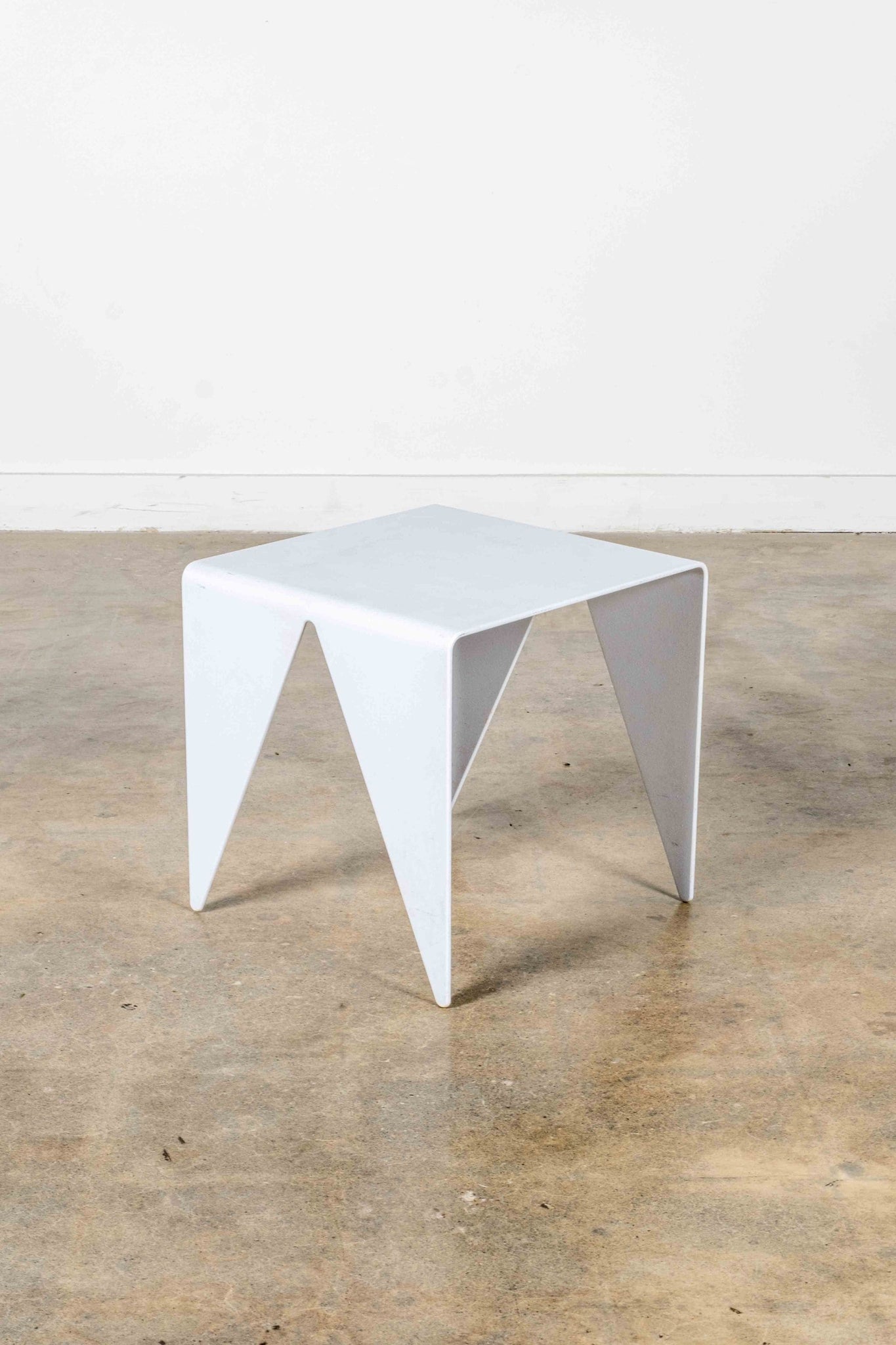 White Metal Side Table | Bonne Choice