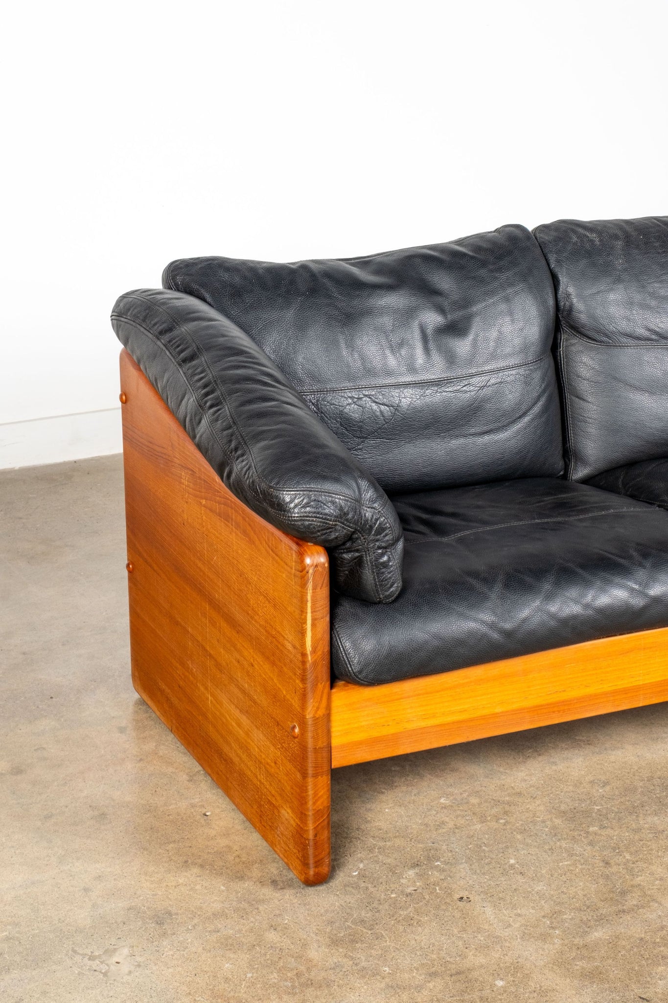 Wood And Leather 2-Seater Sofa | Bonne Choice